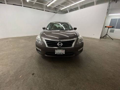 Used 2015 Nissan Altima 2.5 SV w/ Convenience Package image 9
