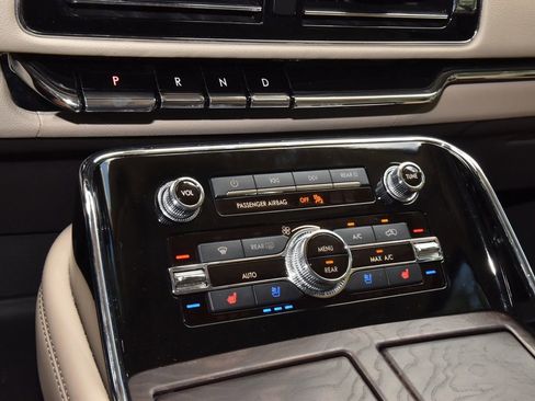 Used 2022 Lincoln Navigator Reserve AWD/4WD image 30