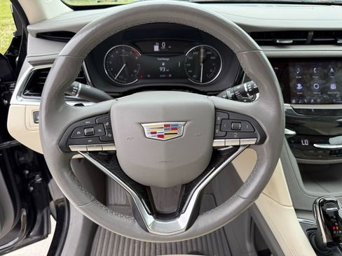 Used 2023 Cadillac XT6 Premium Luxury AWD/4WD image 12