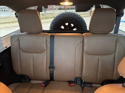 Used 2016 Jeep Wrangler Unlimited Sahara w/ Max Tow Package image 27