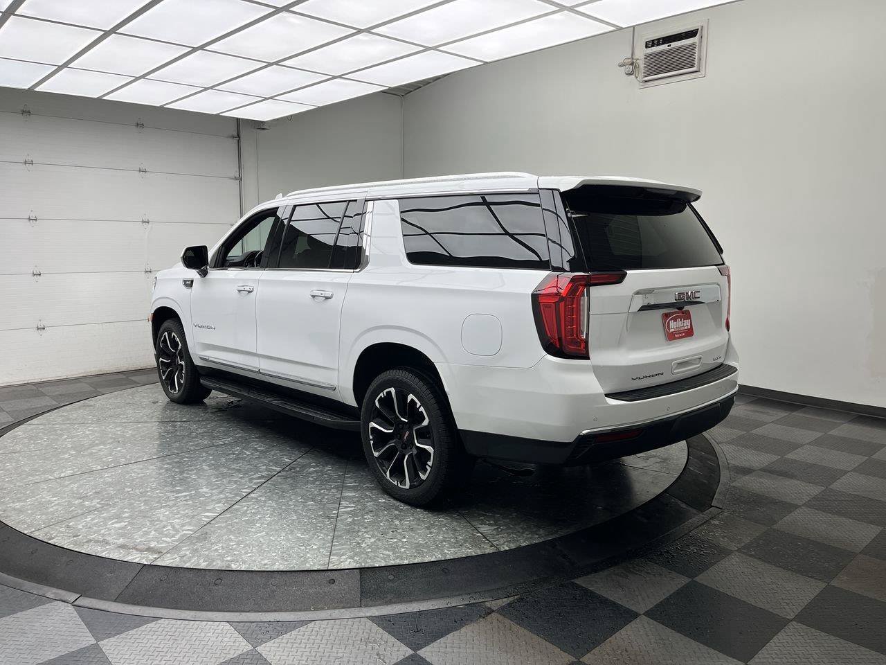 Certified 2022 GMC Yukon XL SLT AWD/4WD image 2