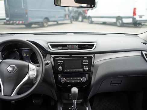 Used 2016 Nissan Rogue SV FWD image 12