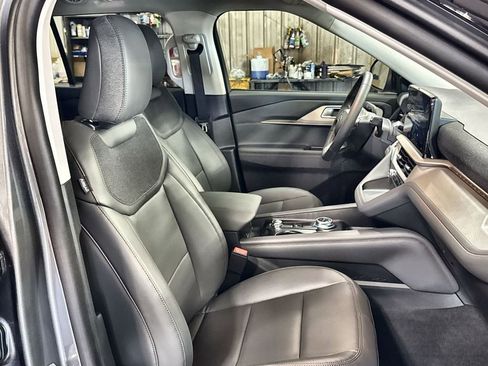 New 2026 Ford Explorer Active w/ Active Comfort Package RWD image 32