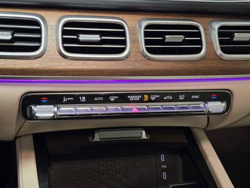 Used 2025 Mercedes-Benz GLS 450 4MATIC image 32