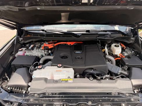 Used 2025 Toyota Sequoia SR5 AWD/4WD image 19