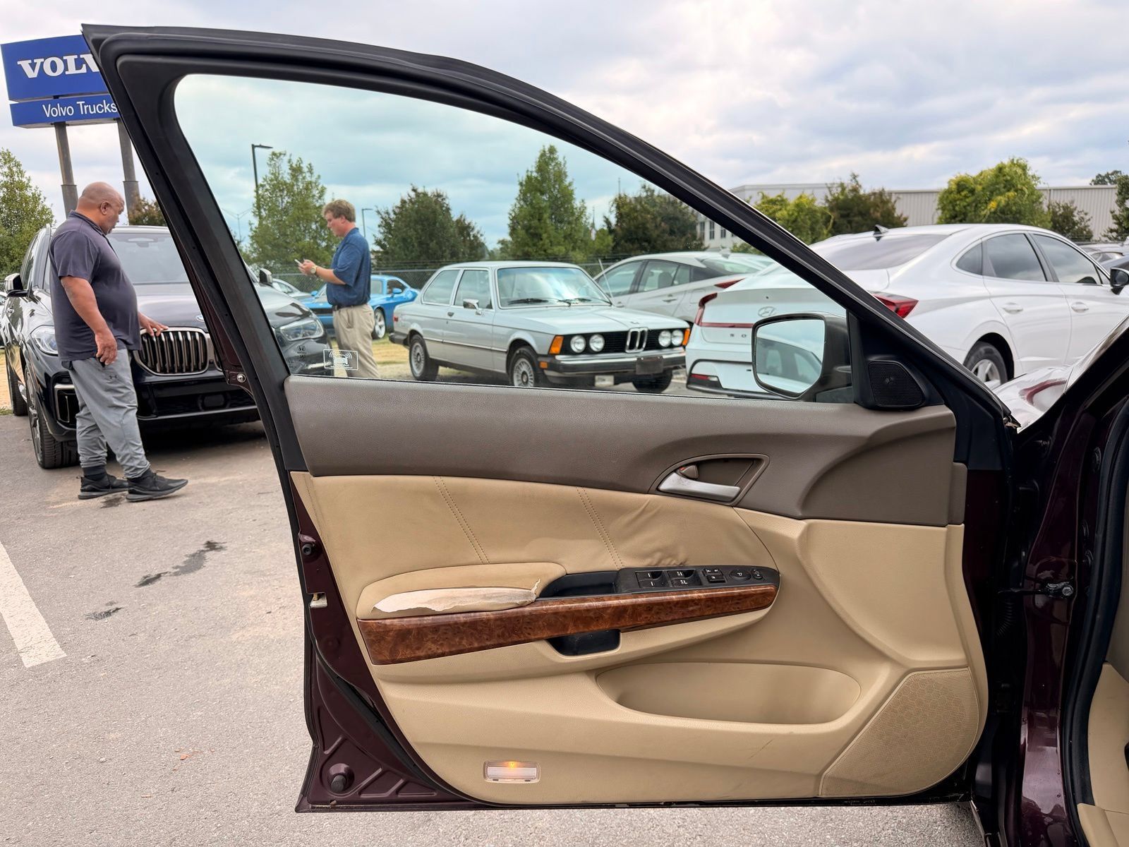 Used 2010 Honda Accord EX-L image 11