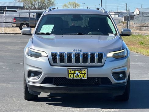 Used 2019 Jeep Cherokee Latitude Plus w/ Cold Weather Group AWD/4WD image 9