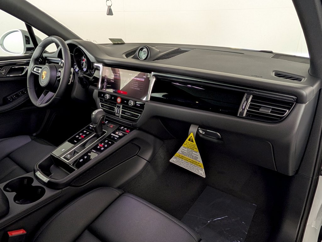 New 2026 Porsche Macan AWD/4WD image 19