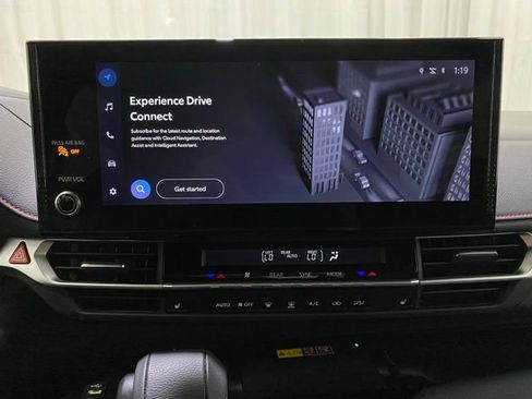 Used 2025 Toyota Sienna XSE w/ XSE Plus Package image 21