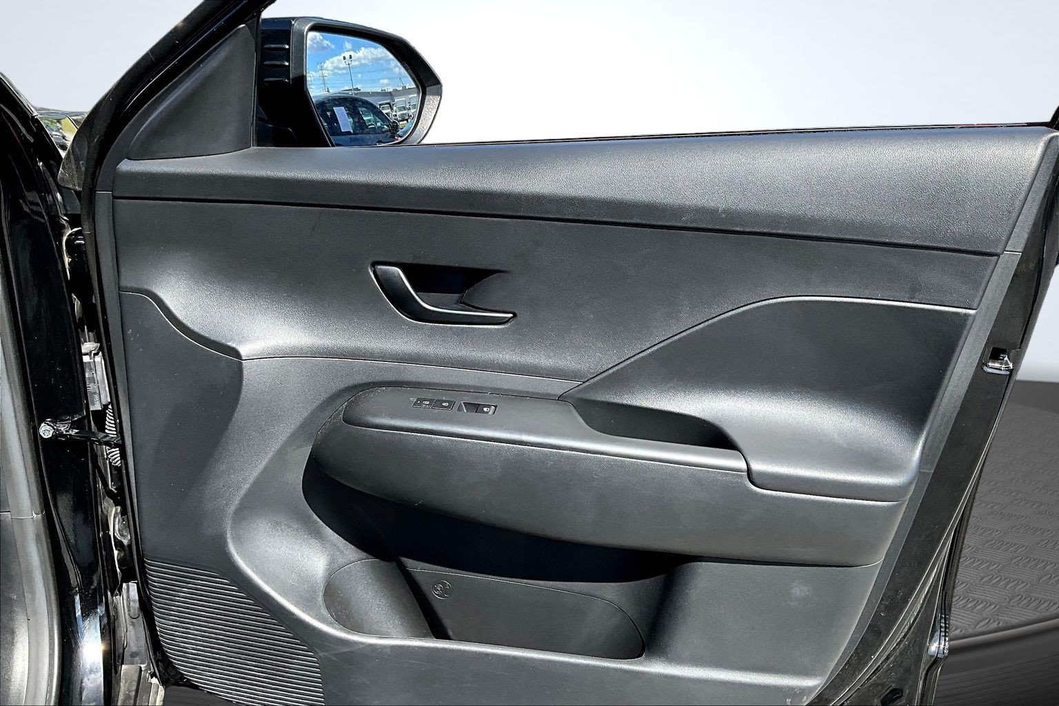 Used 2025 Hyundai Kona SEL FWD image 24