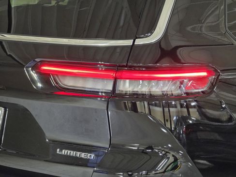 Used 2021 Jeep Grand Cherokee L Limited image 12