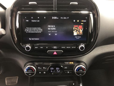 Certified 2023 Kia Soul S image 19