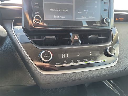 Certified 2022 Toyota Corolla LE image 28