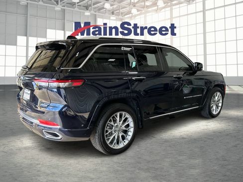 Used 2023 Jeep Grand Cherokee Summit AWD/4WD image 5