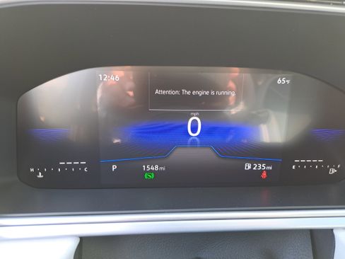 Used 2025 Volkswagen Taos SE w/ Panoramic Sunroof Package image 18