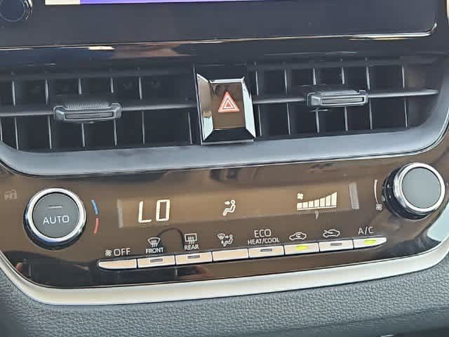 Used 2025 Toyota Corolla LE FWD image 24