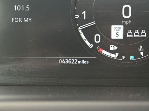 Used 2024 Land Rover Defender 110 X-Dynamic SE AWD/4WD image 17