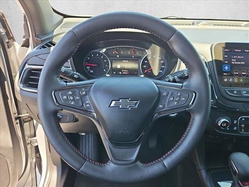 Certified 2022 Chevrolet Equinox RS w/ Infotainment Package FWD image 15