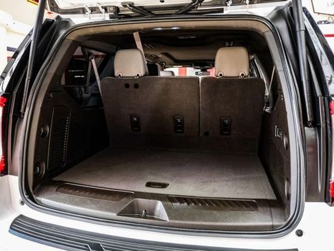 Used 2022 GMC Yukon XL SLT w/ SLT Premium Package image 48