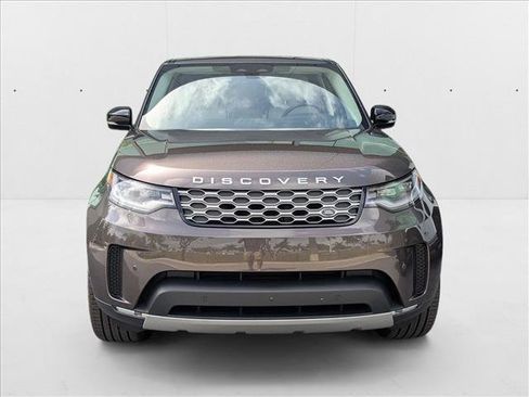 New 2025 Land Rover Discovery S image 7