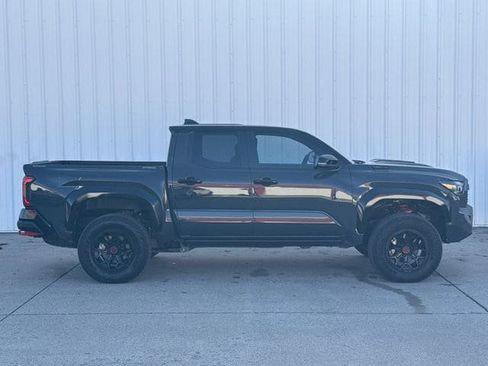 Used 2025 Toyota Tacoma TRD Pro AWD/4WD image 3