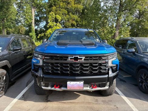 Used 2022 Chevrolet Silverado 1500 ZR2 w/ Technology Package AWD/4WD image 2