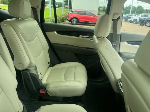 Used 2022 Cadillac XT6 Premium Luxury w/ Technology Package AWD/4WD image 5