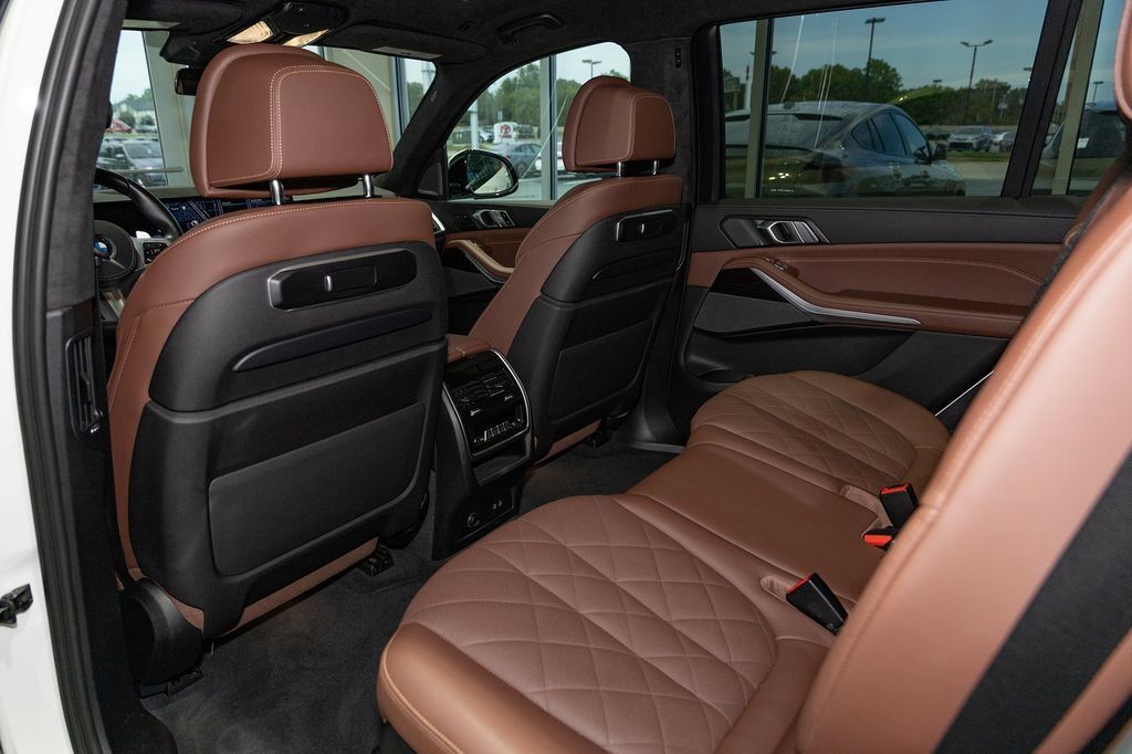 Used 2023 BMW X7 xDrive40i w/ Executive Package AWD/4WD image 9