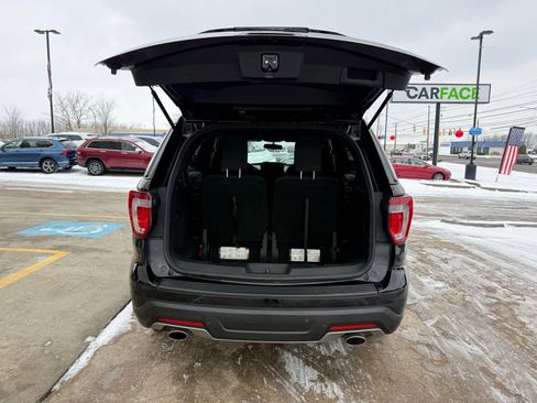 Used 2018 Ford Explorer XLT image 13