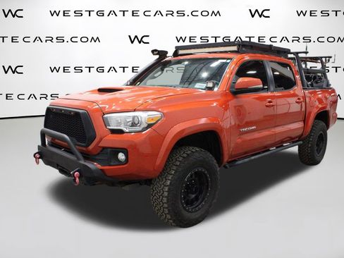 Used 2016 Toyota Tacoma TRD Sport image 1