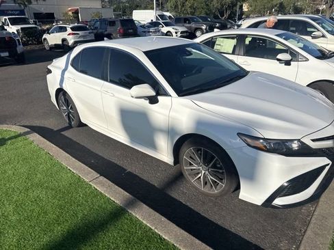 Used 2024 Toyota Camry SE image 15