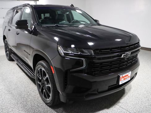 Used 2024 Chevrolet Suburban RST w/ Luxury Package AWD/4WD image 5