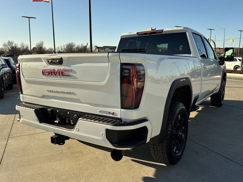 Used 2025 GMC Sierra 2500 AT4 image 4