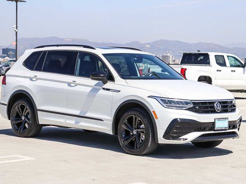 Used 2023 Volkswagen Tiguan SE R-Line FWD image 3