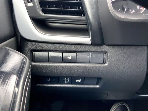 Used 2024 Nissan Rogue SV FWD image 33