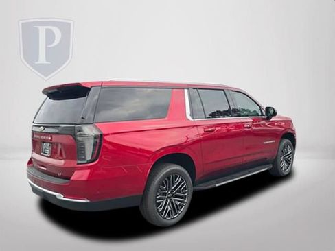 New 2026 Chevrolet Suburban LT w/ Comfort Package AWD/4WD image 5