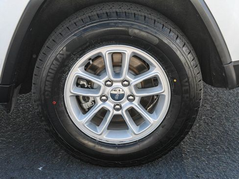 Used 2018 Jeep Grand Cherokee Laredo image 7