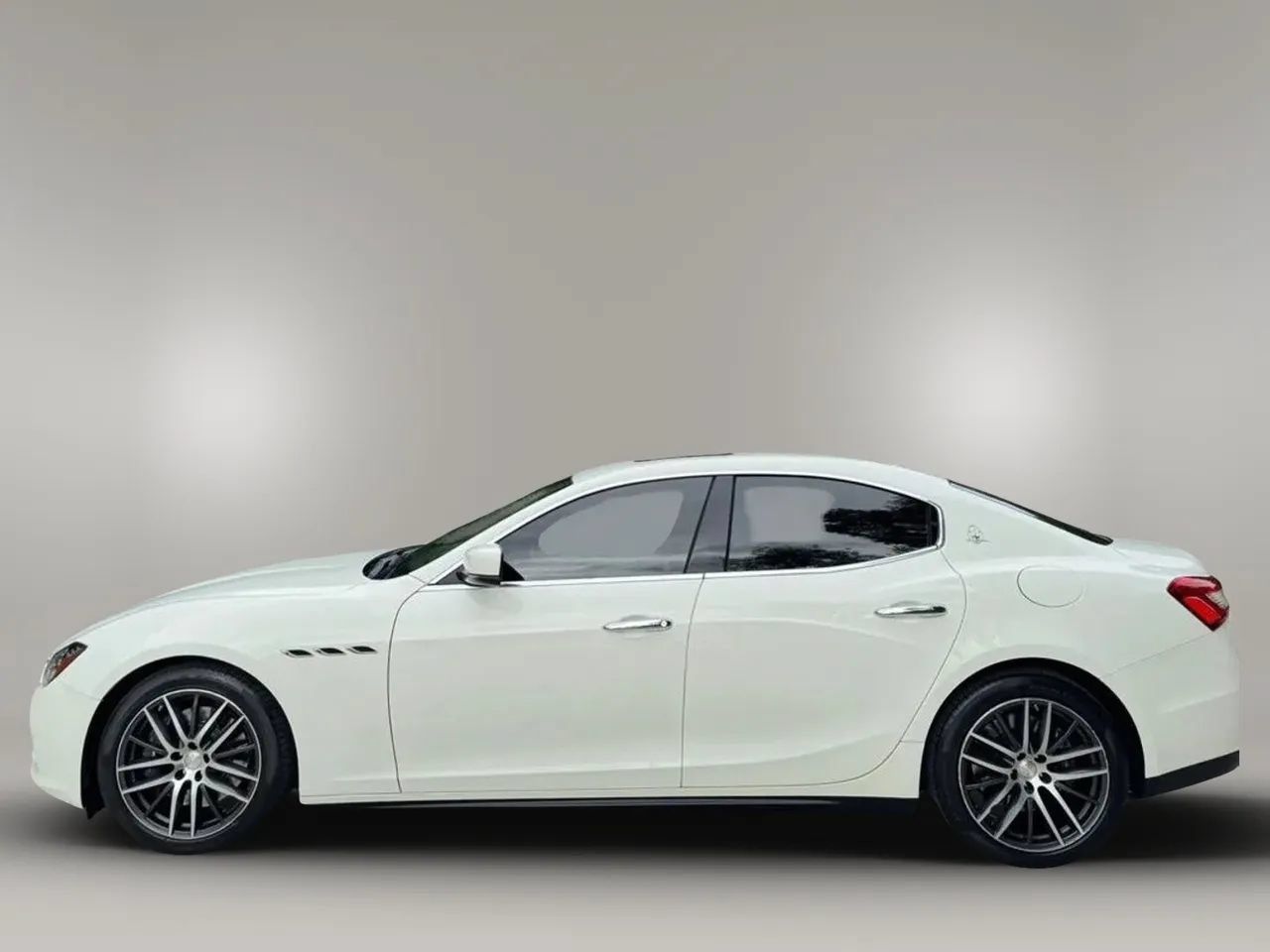 Used 2015 Maserati Ghibli RWD image 5