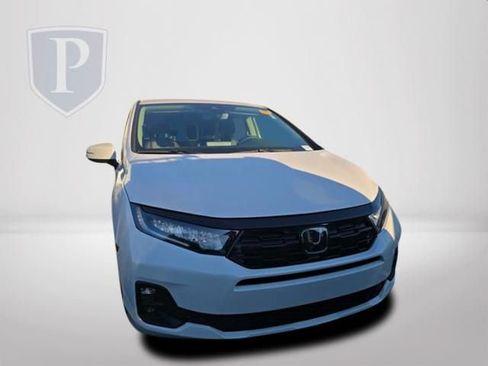 Used 2025 Honda Odyssey Touring image 13