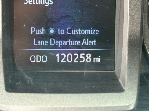 Used 2018 Toyota Tacoma SR image 23