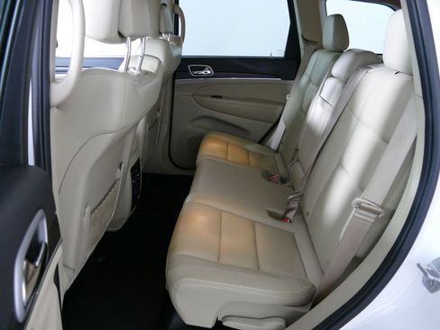 Used 2020 Jeep Grand Cherokee Limited AWD/4WD image 29
