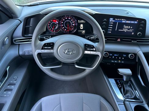 Used 2022 Hyundai Elantra SEL FWD image 14