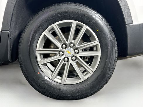 Used 2023 Chevrolet Traverse LT image 11