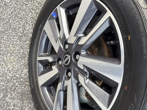 Used 2023 Nissan Versa SV image 11