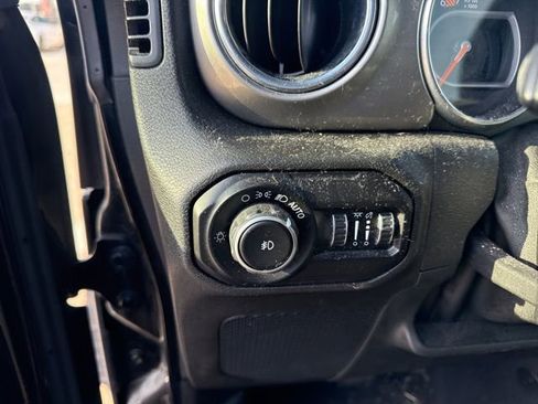 Used 2020 Jeep Wrangler Unlimited Sahara image 16