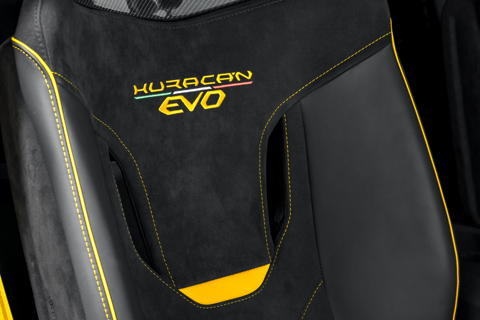Used 2022 Lamborghini Huracan EVO RWD image 38