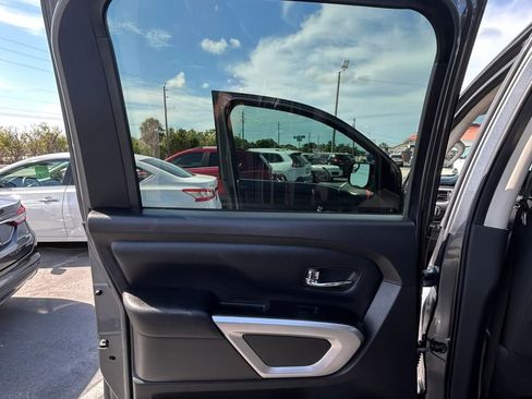 Used 2017 Nissan Titan SV RWD image 20