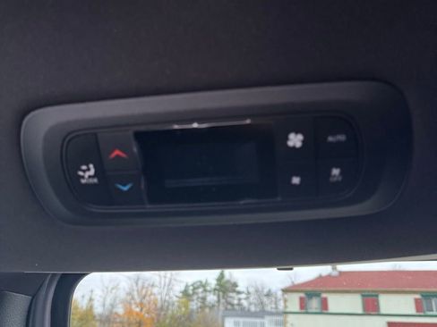 New 2026 Chrysler Pacifica Select image 13