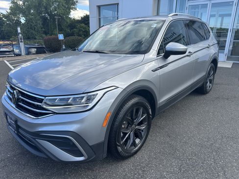 Certified 2024 Volkswagen Tiguan SE AWD/4WD image 3
