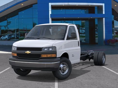 New 2026 Chevrolet Express 3500 image 30